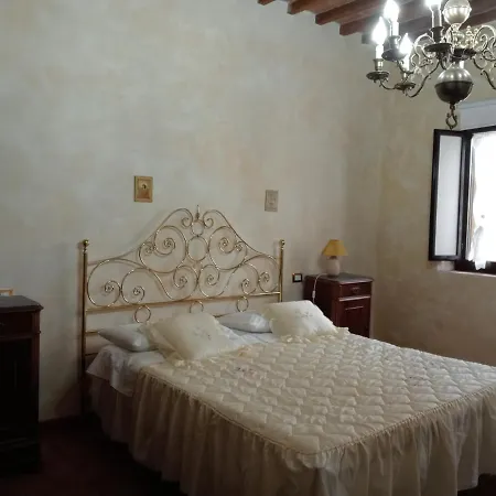 Couette-café A Casa Mia 3*
